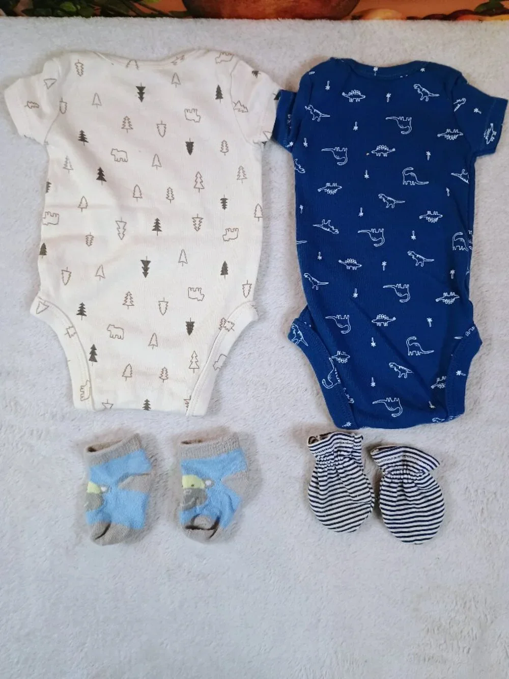 EUC Bundle-9pc Carters, Gerber, Sz New Born Mix & Match Outfits Essentials